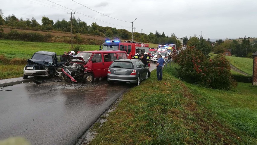 - W wypadku ucierpiały cztery osoby, które zostały...