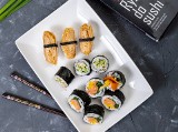 18 czerwca obchodzimy Międzynarodowy Dzień Sushi. Jak przygotować idealny ryż do sushi? [PORADNIK, PRZEPISY]