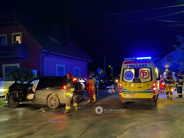 Wypadek w Piekarach. Po zderzeniu dwóch pojazdów cztery osoby zostały ranne