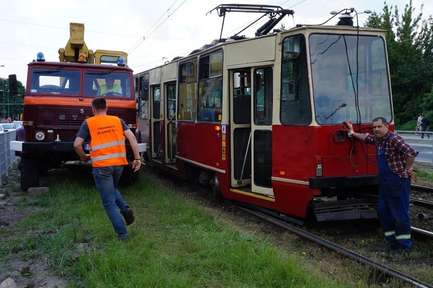 Wykolejony tramwaj 27 Sosnowiec Pogoń