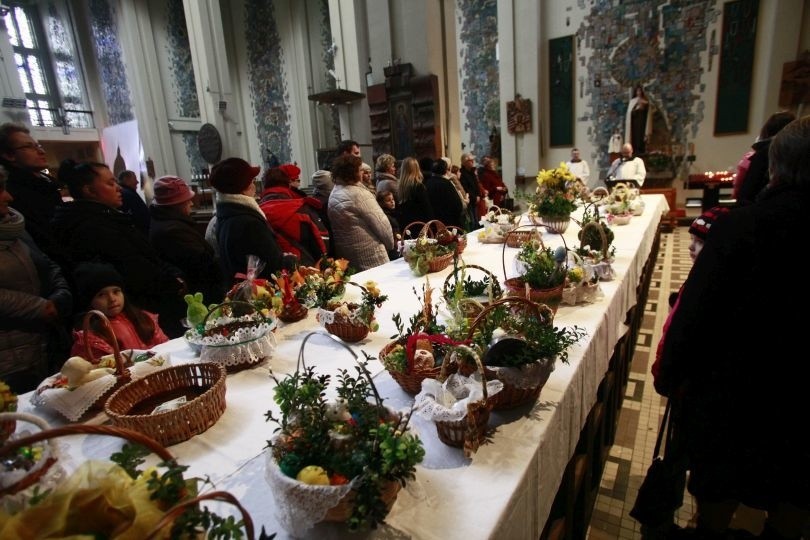 Sobota wielkanocna w Łodzi - święcenie pokarmów