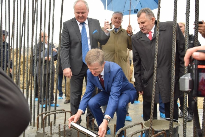 Uroczystość wkopania kamienia węgielnego pod wielomilionową inwestycję spółki Gaspol w Sędziszowie