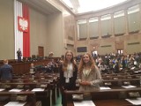 Sejm Dzieci i Młodzieży. Uczennice z Kluczborka zasiadły w ławach sejmowych [zdjęcia]