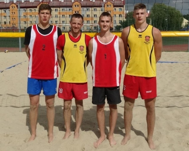 Zawodnicy Integro Staszów. Na zdjęciu, od lewej: Kacper Buczek, Bartosz Zieliński, Hubert Nieduziak, Tomasz Głód.