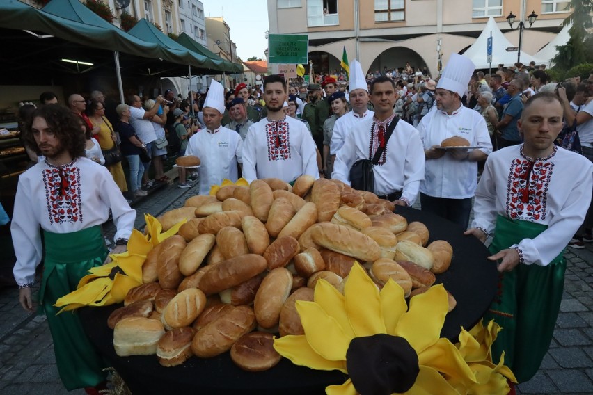 Święto Chleba i Piernika w Jaworze rozpoczęte! Tłumy gości z...