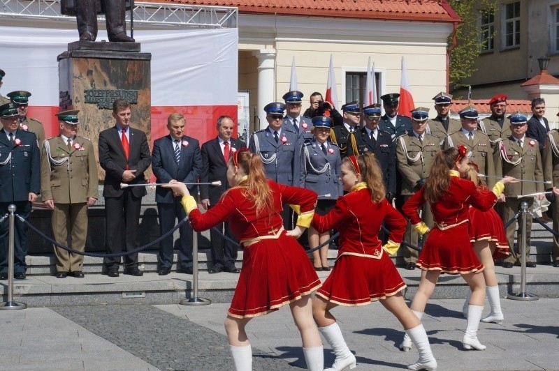 Miejska Orkiestra Dęta - pokaz musztry podczas Dnia Flagi (zdjęcia, wideo)