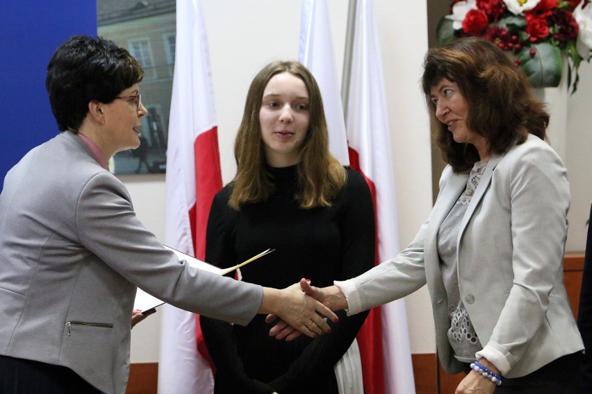 Najlepsi uczniowie z woj. lubelskiego otrzymali dyplomy oraz stypendia MEN i premiera [ZDJĘCIA]