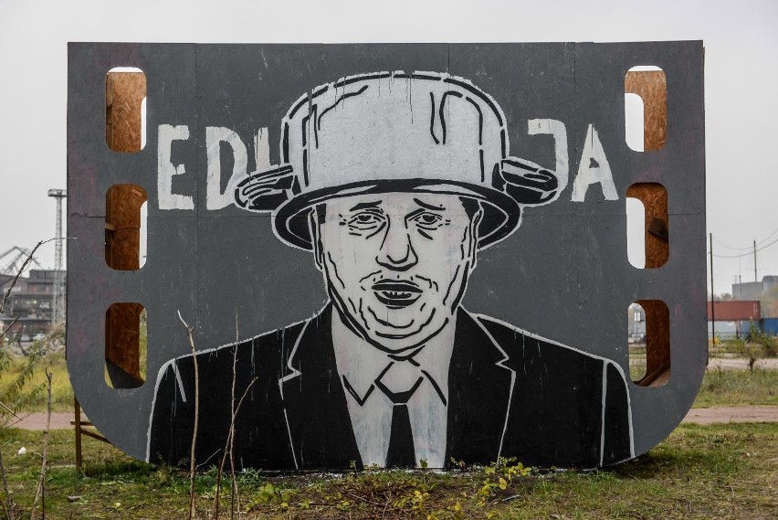 Minister edukacji w garnku na głowie. Nowy mural Mariusza...