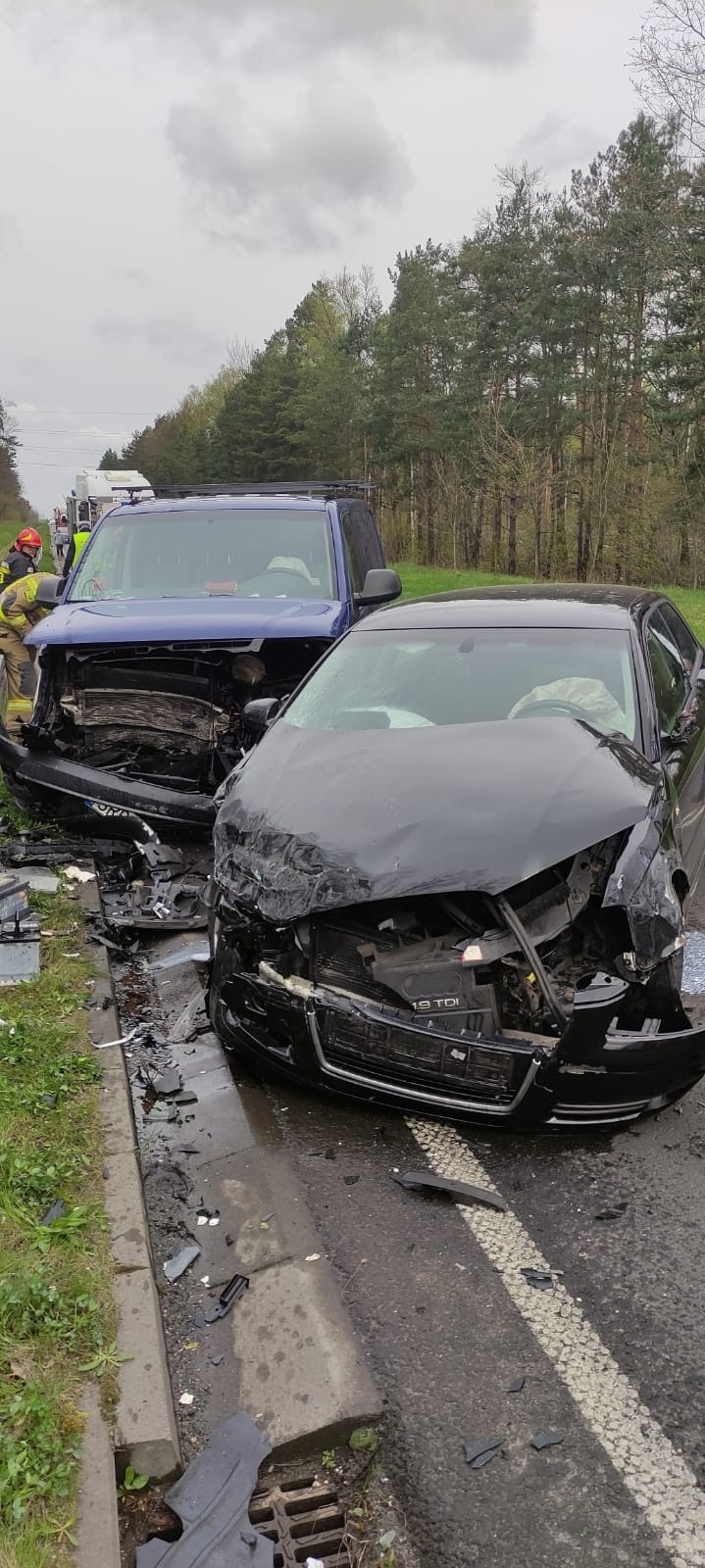 Wypadek na Wielopolskiej w Rybniku! Cztery auta rozbite. Trzy osoby są poszkodowane
