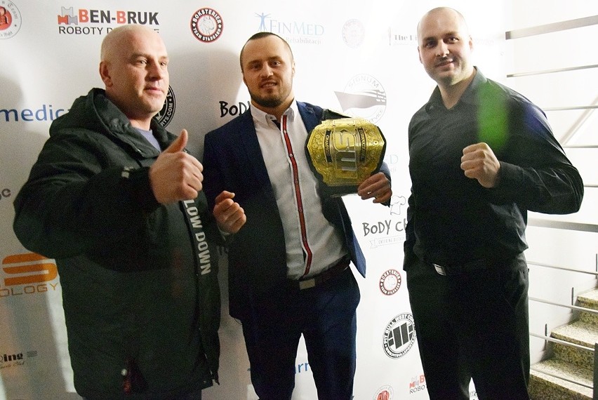 Stargardzki Narkun Team na After Party 42. KSW. Zwycięstwo nad Mamedem Chalidowem Tomasz Narkun świętował z rodziną, przyjaciółmi i fanami