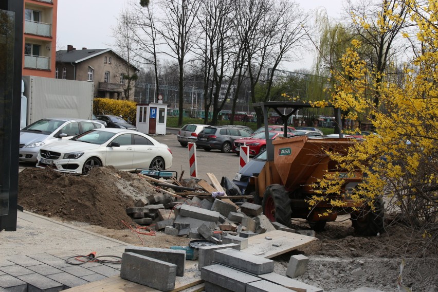 Centrum przesiadkowe w Rybniku przy PKP nabiera kształtu. Są...