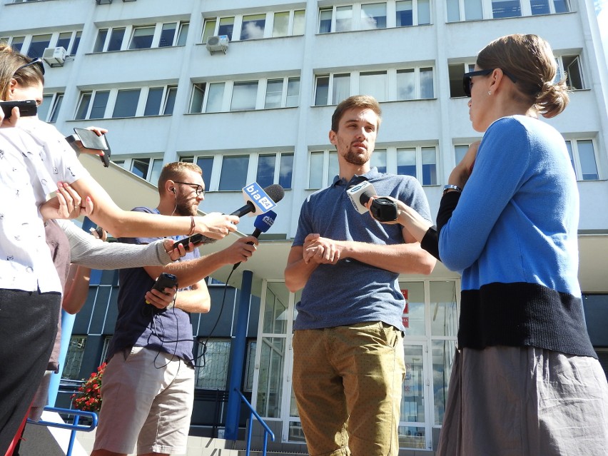 Konferencja prasowa ONR Białystok pod Urzędem Miejskim