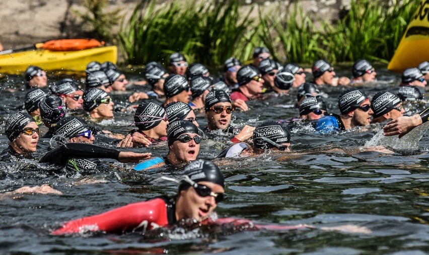 Bydgoszcz znów opanowali sportowcy! Druga edycja triathlonu...