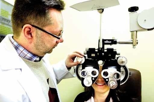 W Ośrodku Chirurgii Oka wykorzystywany jest m.in. foropter do korygowania wad wzroku.