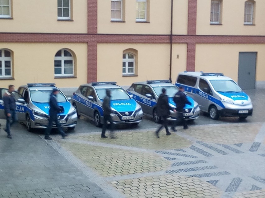 Policja w Szczecinie ma nowe radiowozy. To auta elektryczne!