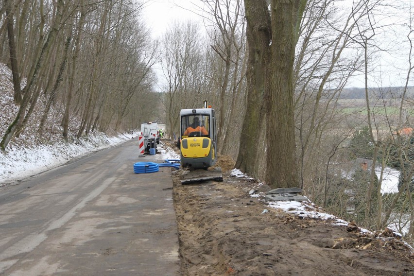 Jak zmienia się przebudowywana właśnie trasa nad jezioro w...