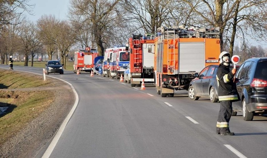 Wypadek na drodze krajowej numer 55 koło Malborka 28.02.2021 r. Dwie osoby zostały ranne