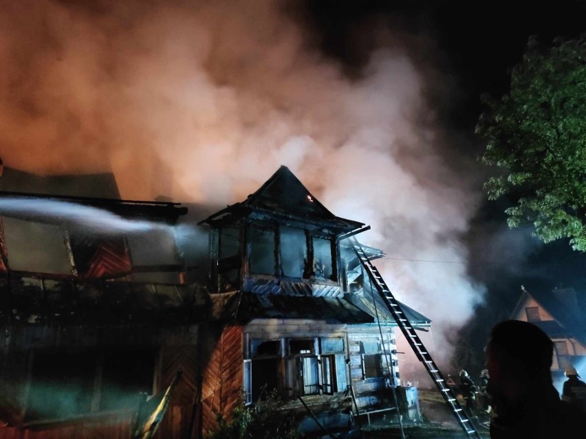 W nocy z 17 na 18 lipca wybuchł pożar drewnianego domu w...