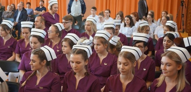 W całej Polsce rośnie zainteresowanie studiami pielęgniarskimi.