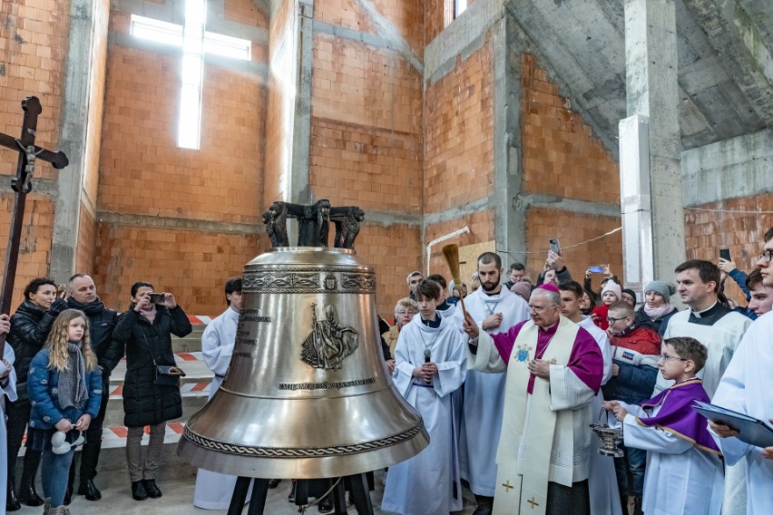 Poświęcenie dzwonu św. Jana Pawła II na Ruczaju w Krakowie