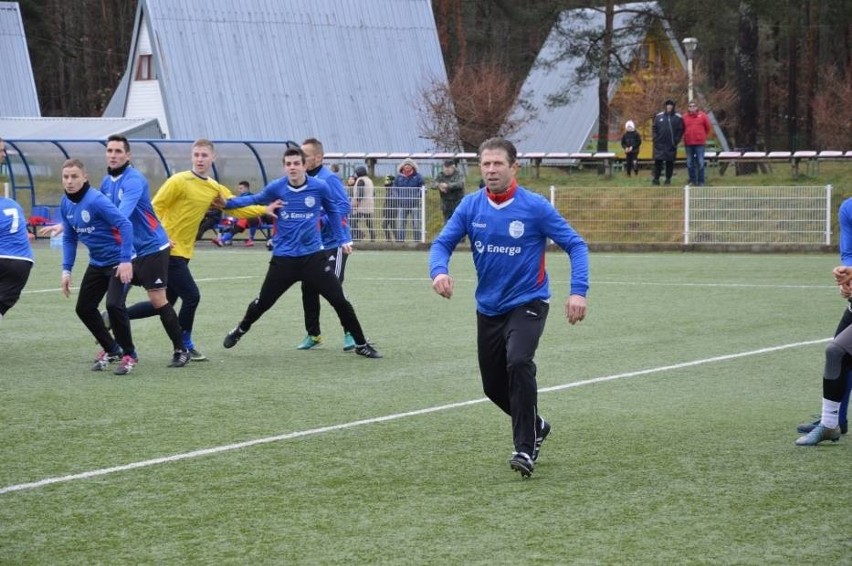 Regionalny Puchar Polski. Grzegorz Lewandowski - grał w ćwierćfinale Ligi Mistrzów, teraz prowadzi Pogoń Lębork [ZDJĘCIA]