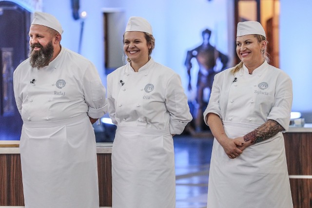 Rafał Fidyt, Aleksandra Juszkiewicz i Sylwia Garska-Chmarycz spotkali się w finale 9. edycji programu "MasterChef".Zobacz kolejne zdjęcia. Przesuwaj zdjęcia w prawo - naciśnij strzałkę lub przycisk NASTĘPNE