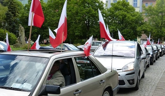 Flaga na samochodzie - TAK, byle z głową