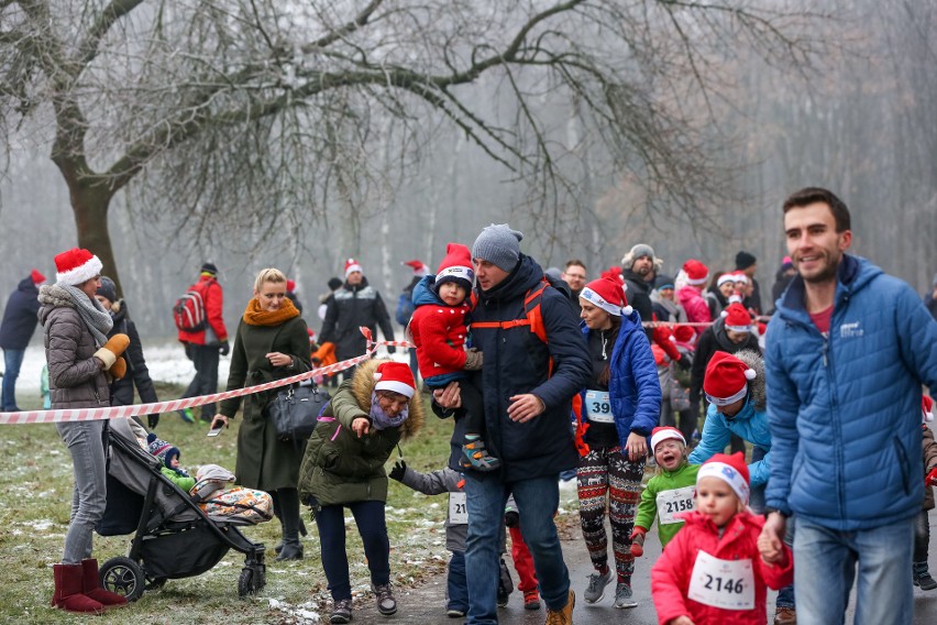 Dzieci pobiegły w Biegu Mikołajów 2017 w Krakowie