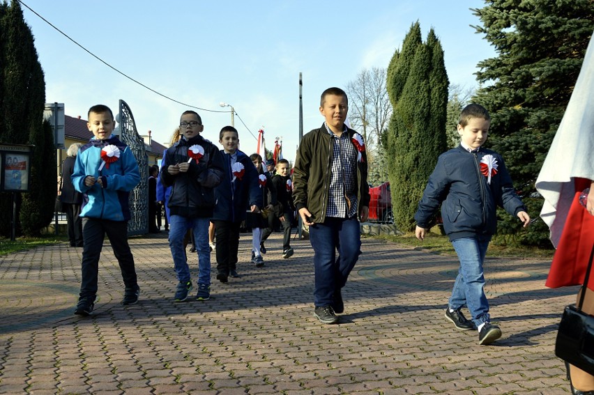 Staszkówka. Uroczyście świętowano rocznice niepodległości. W kościele odsłonięto okolicznościową tablicę