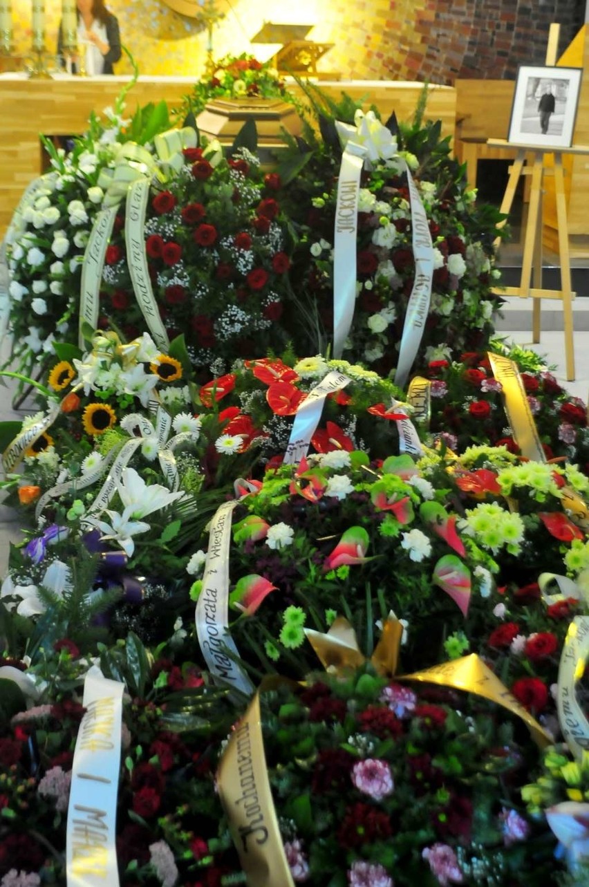 Pogrzeb Jacka Bednarczyka. Fotoreporter spoczął na Cmentarzu Grębałów [ZDJĘCIA]