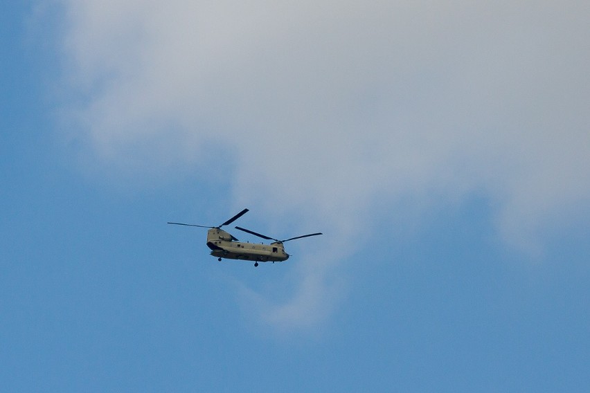Śmigłowce transportowe Chinook nad gorzowskim osiedlem (zdjęcia)