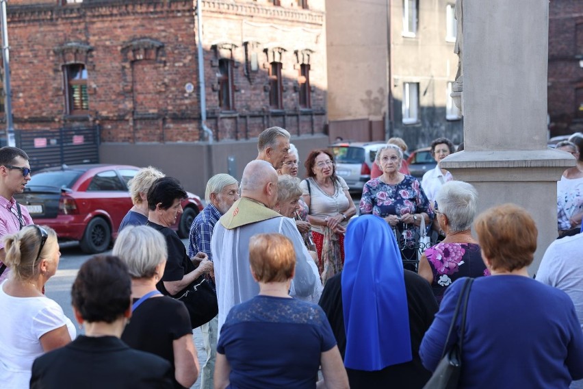 Wspólna modlitwa mieszkańców Katowic. Odmówili koronkę do Miłosierdzia Bożego
