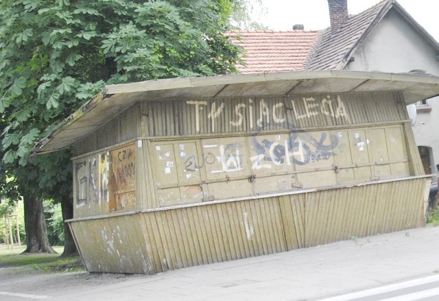 Kiosk stoi przy ul. Armii Krajowej.  - Pamięta on lata sześćdziesiąte ubiegłego stulecia - przypominają pracownicy ratusza.