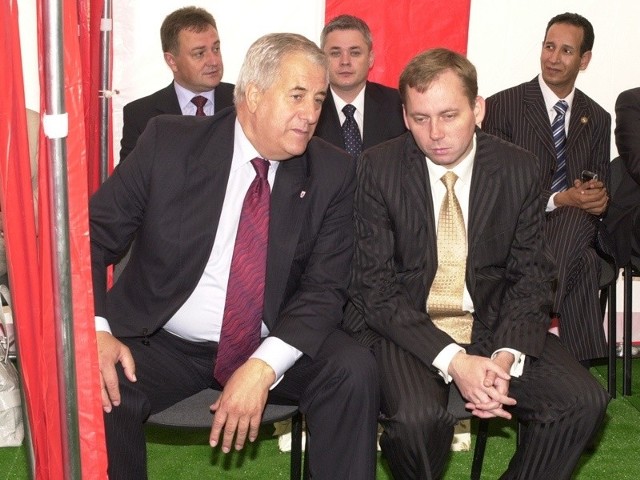 Maciej Kobyliński (z lewej) negocjuje z PO i jej posłem Zbigniewem Konwińskim (z prawej). 
