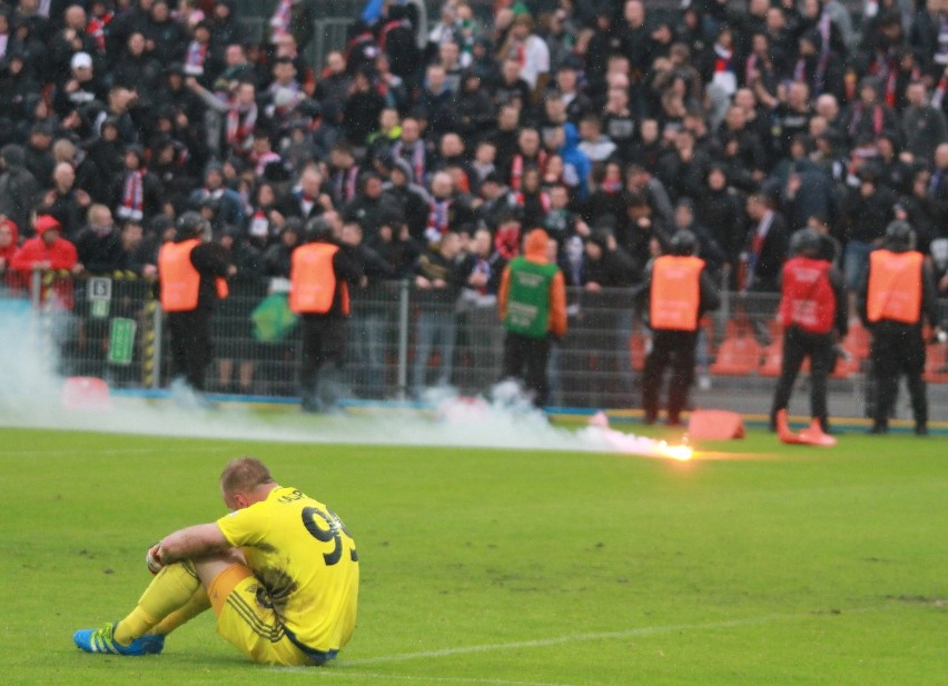 Górnik Zabrze spadł do 1. ligi po remisie 1:1 z Termalicą w...