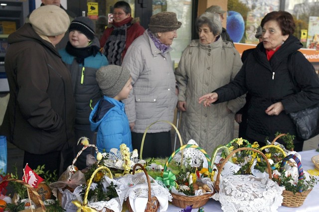 Przed nami ostatnie przygotowania do Wielkanocy i wyczekane świętowanie. Wiele parafii wraca w tym roku do starych zwyczajów. Będzie więc żurek od proboszcza i bitwa wodna przed kościołem.\\CZYTAJ DALEJ>>>.