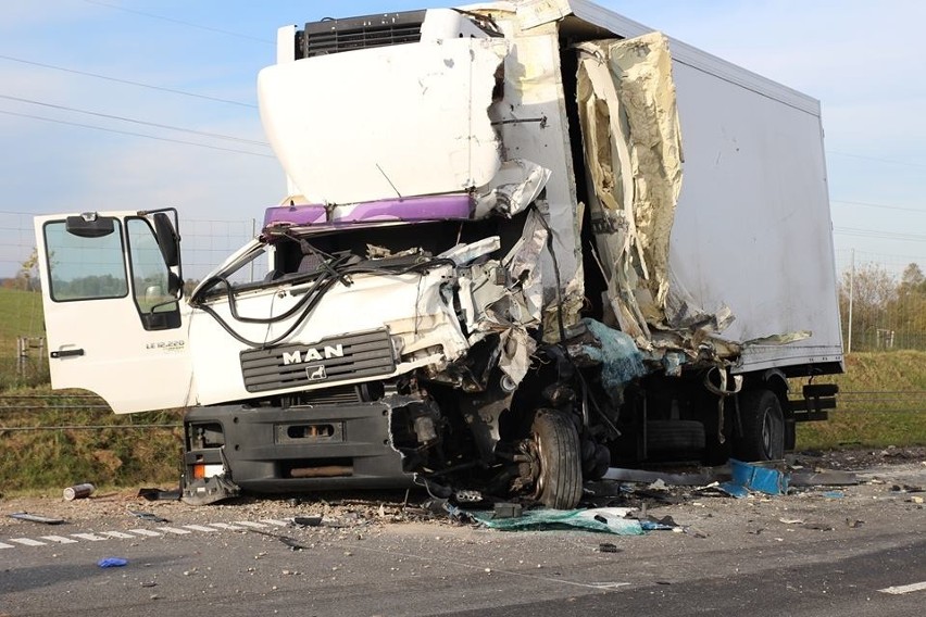 Na obwodnicy Augustowa zderzyły się dwa samochody ciężarowe....