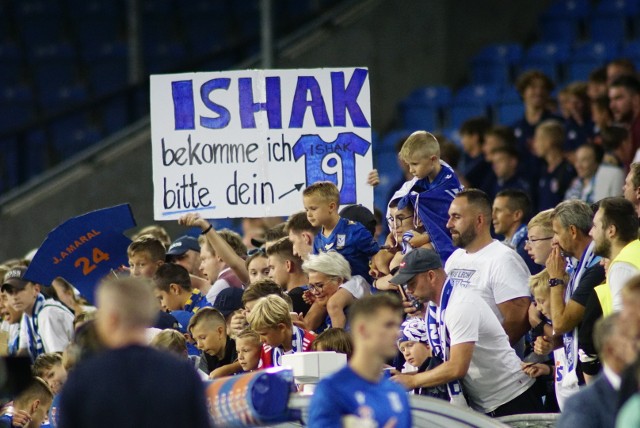 Dokładnie 12 555 widzów oglądało na żywo przy Bułgarskiej czwartkowy pojedynek Lecha Poznań z Vikingurem Reykjavik. Wielu z nich opuściło stadion - mówiąc deliatnie - ze sporym niesmakiem.Zobacz zdjęcia z trybun --->