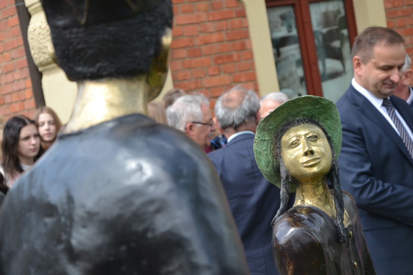 W Żorach odsłonięto pomnik pisarki Stefanie Zweig. Rzeźba powstawała na Czarnym Lądzie GALERIA