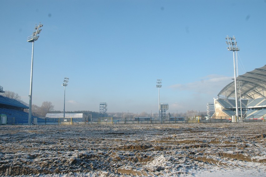 W 1986 roku stadion Lecha zyskał oświetlenie....