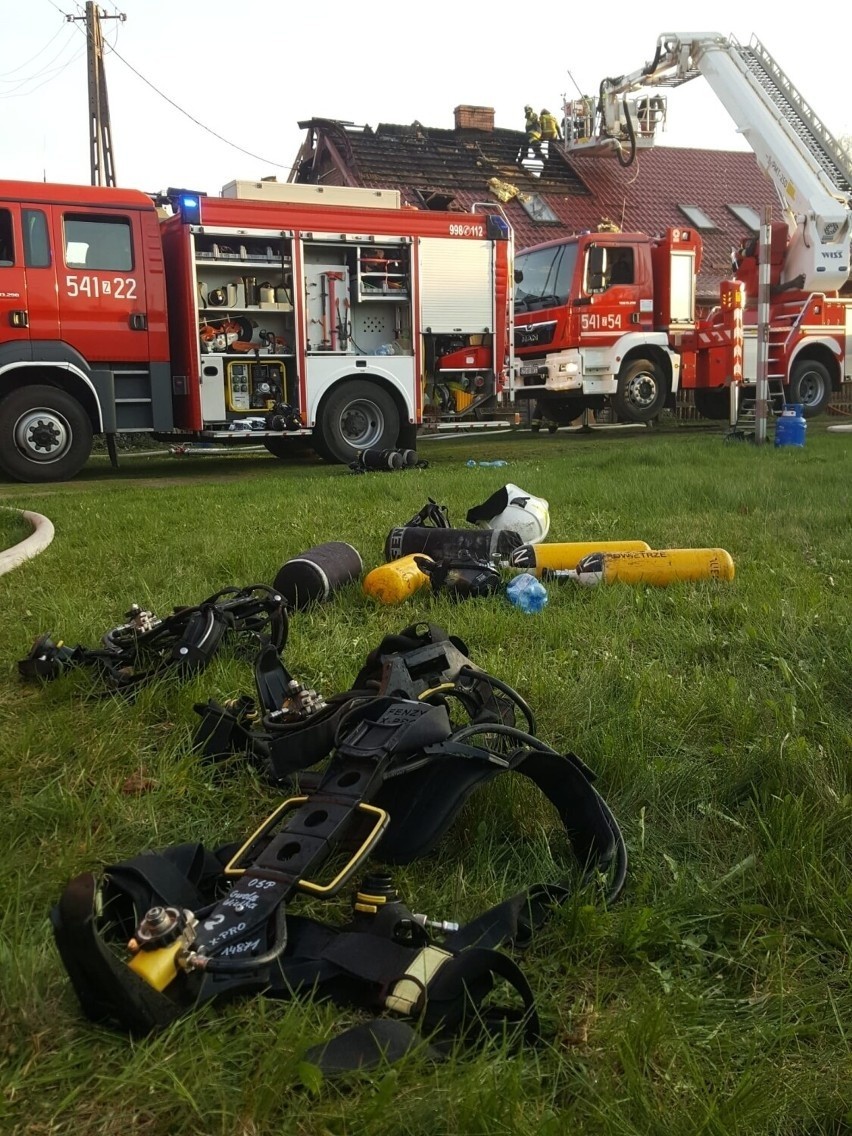 Pożar strawił poddasze domu w Dyminku (gmina Biały Bór).