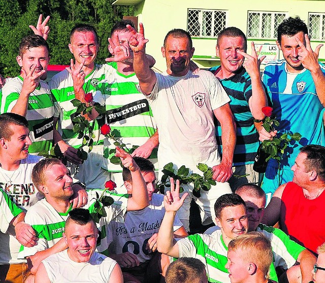 Cosmos Nowotaniec po ograniu Przełomu Besko zapewnił sobie zwycięstwo w lidze. To dla klubu z miejscowości liczącej ok. 450 mieszkańczów zdecydowanie największy sukces w całej historii.