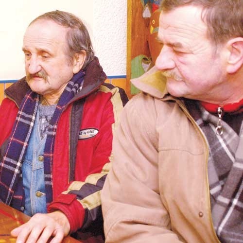 Bogdan Sokołowski (z lewej) z MOPS-owskich posiłków korzysta od kilku lat, pan Kazimierz &#8211; od roku.