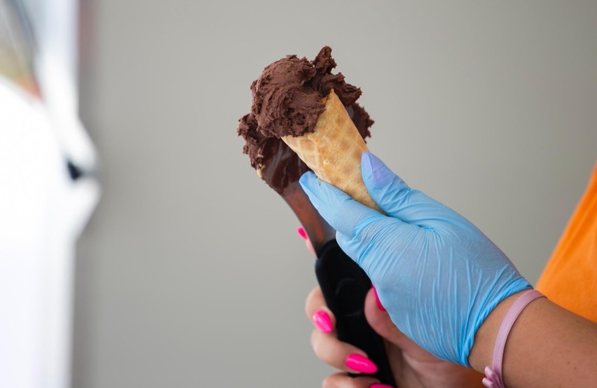 Dwie gałki lodów czekoladowych to około 200 kalorii.