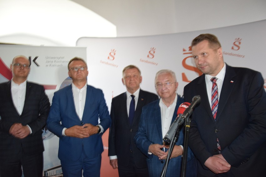 -Rozpoczynamy w Sandomierzu  budowę nowej filii Uniwersytetu...