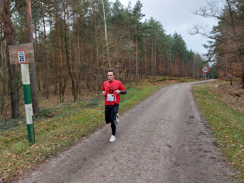 Zawodnicy z Zabieganego Skaryszew wystartowali w wirtualnym maratonie i wspólnie pracowali na sukces druzyny