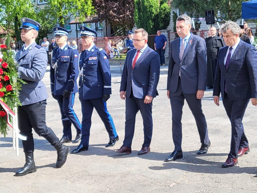 Rekonstruktorzy policyjni z Radomia upamiętnili w Wieluniu przedwojennego komendanta