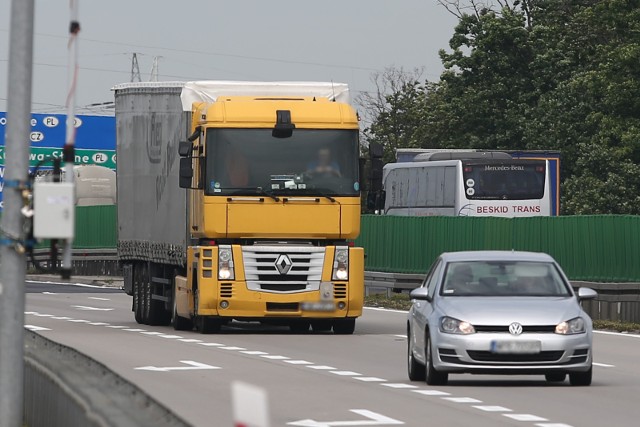 Pracownicy firm transportowych odczuwają atak koronawirusa.