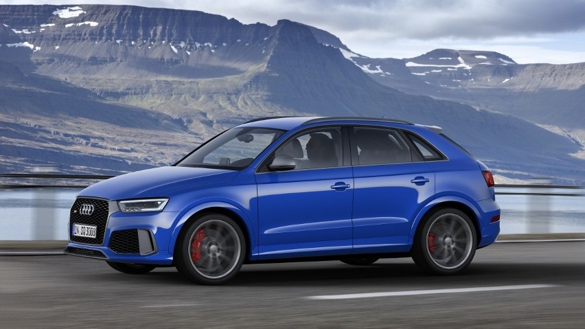 W porównaniu z Audi RS Q3, w modelu performance zwiększono...