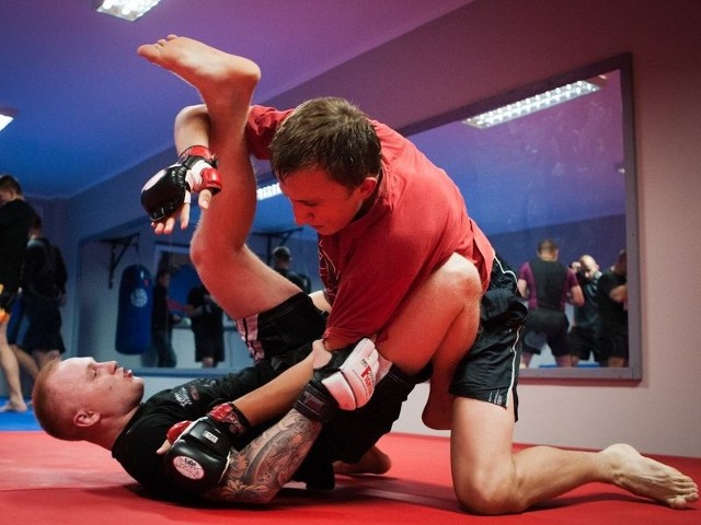 Jacek Mackus (z lewej) walczyć będzie w wadze do 77 kg.